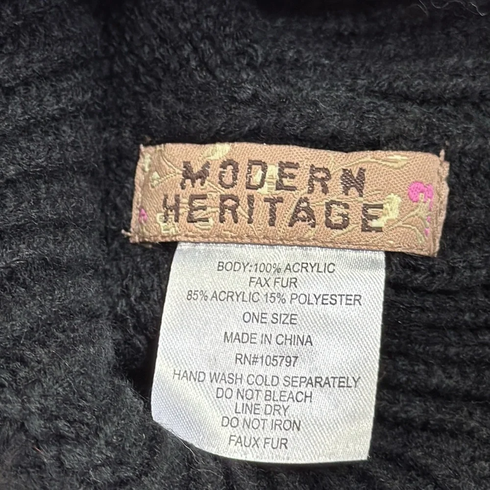 Modern Heritage Knit Beanie‎ One Size Black Red Kids Christmas